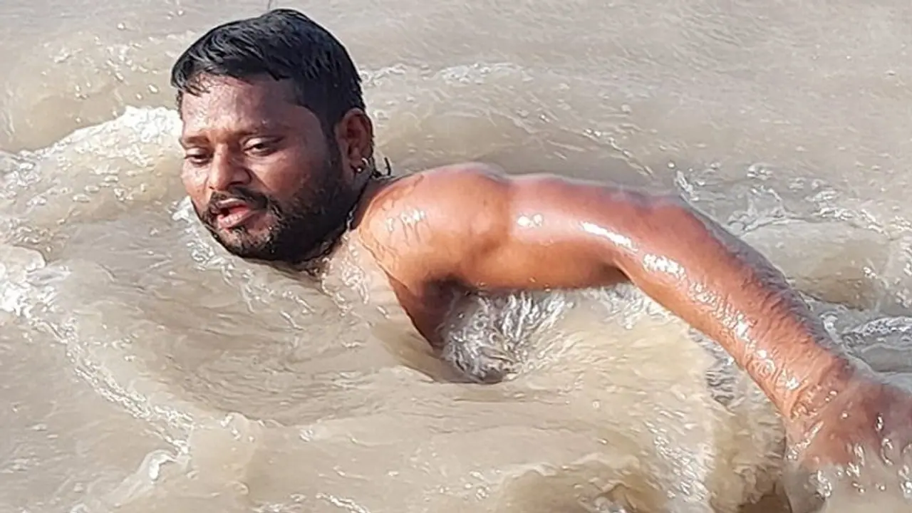345 से ज्यादा लोगों की जान बचाई 1700 डेड बॉडी निकाली, रियल लाइफ के हीरो हैं अयोध्या के भगवानदीन निषाद