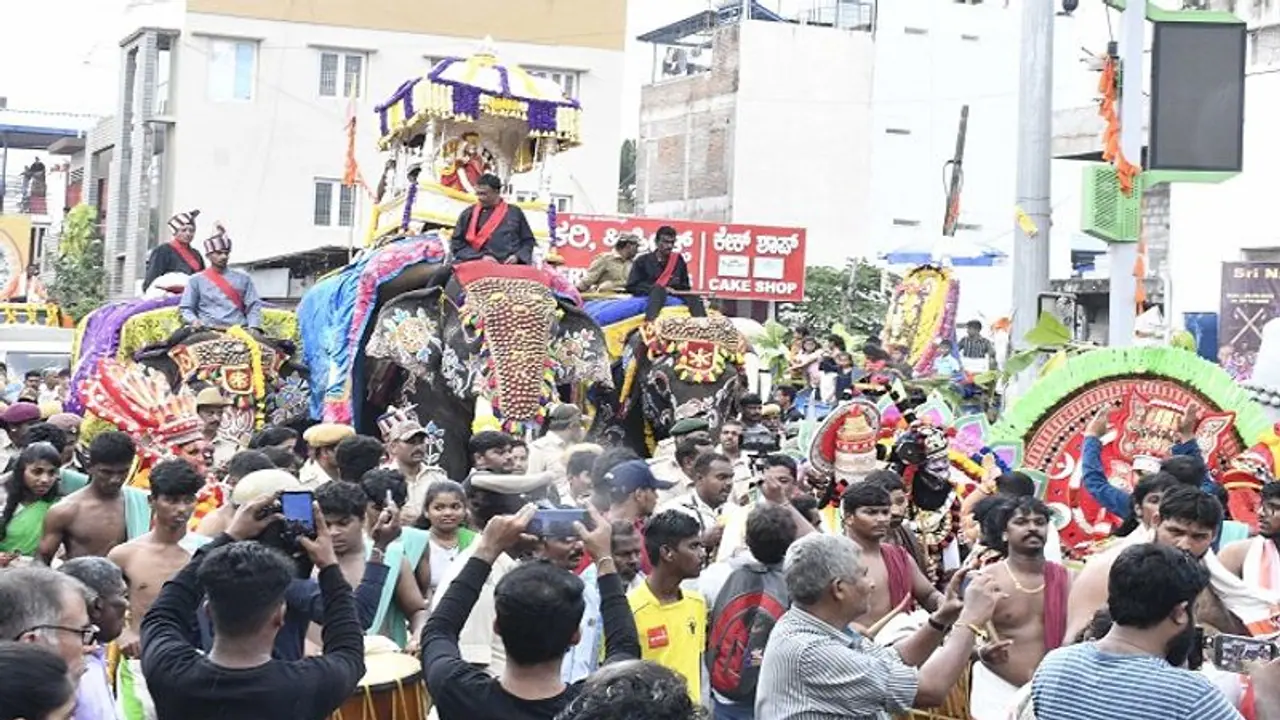 ಕರುನಾಡಿನ ಹಲವೆಡೆ ಇಂದಿನಿಂದ ದಸರಾ ವೈಭವ..!