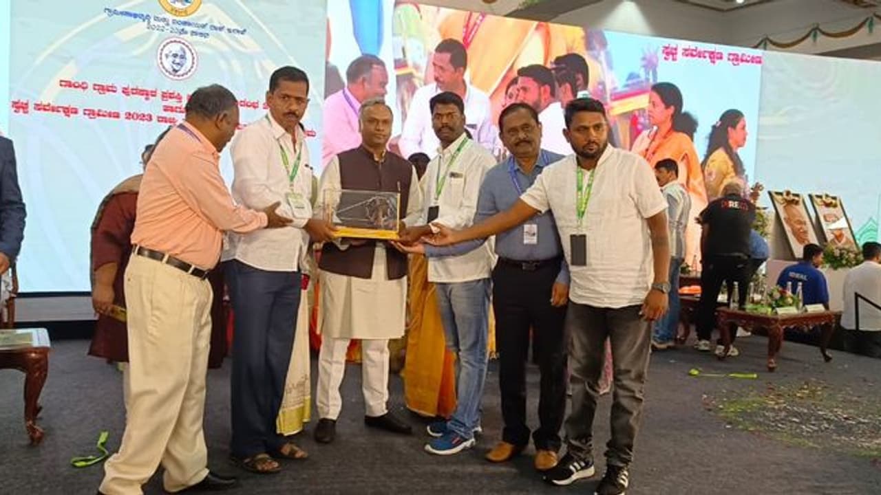 Tumakur : "ಬೈಚಾಪುರ ಗ್ರಾ.ಪಂ.ಗೆ" ಗಾಂಧಿ ಗ್ರಾಮ ಪುರಸ್ಕಾರಕ್ಕೆ Tumakur : "ಬೈಚಾಪುರ ಗ್ರಾ.ಪಂ.ಗೆ" ಗಾಂಧಿ ಗ್ರಾಮ ಪುರಸ್ಕಾರಕ್ಕೆ