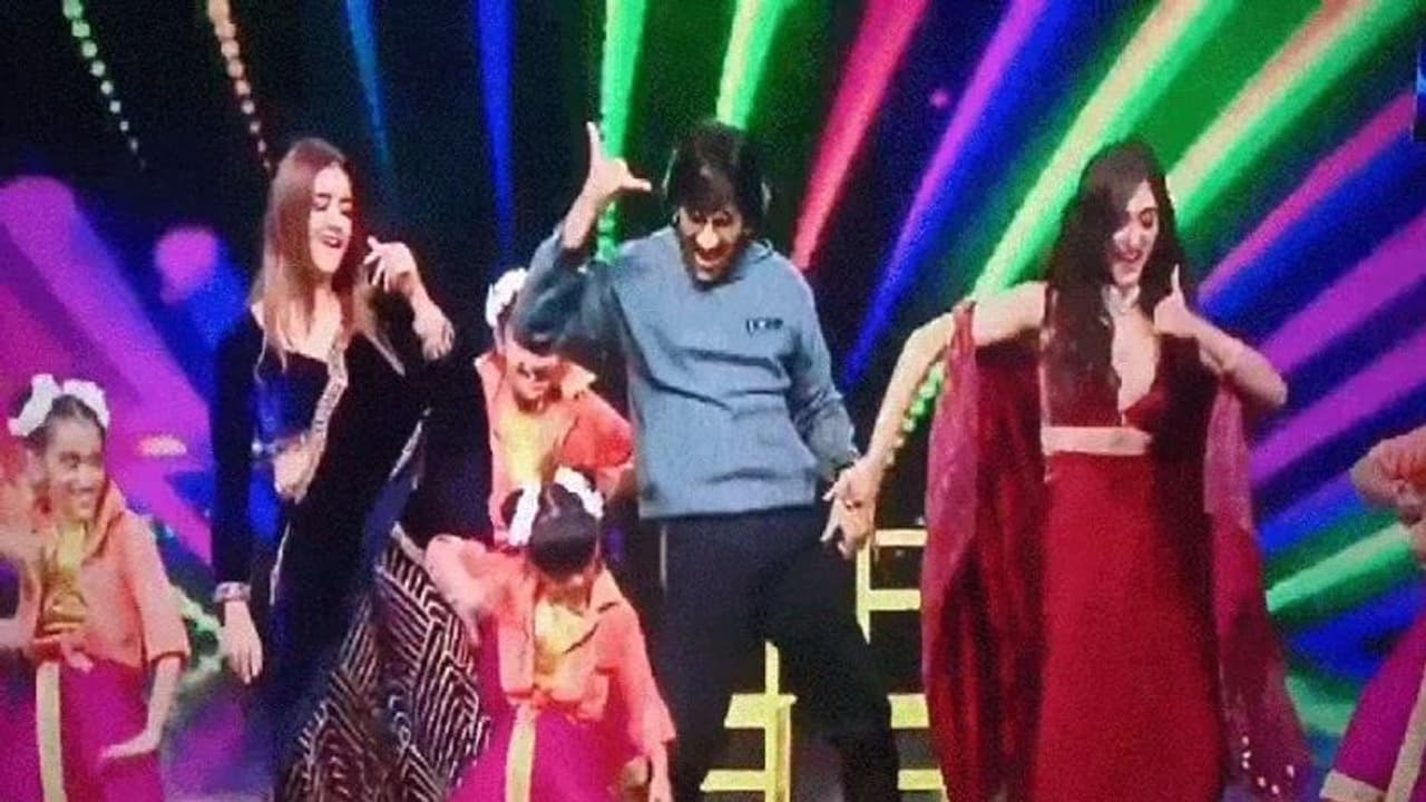 విజయ్ పాటకు అదిరిపోయే స్టెప్పులేసిన రవితేజ, మాస్ మహారాజ్ జోరు మూమూలుగా లేదు.. విజయ్ పాటకు అదిరిపోయే స్టెప్పులేసిన రవితేజ, మాస్ మహారాజ్ జోరు మూమూలుగా లేదు..