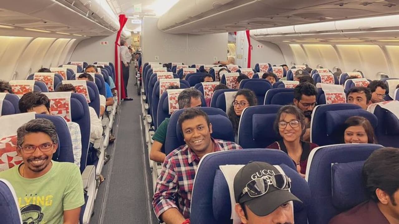 இஸ்ரேலில் இருந்து 274 இந்தியர்களுடன் நாடு திரும்பிய 4வது விமானம்! ஆபரேஷன் அஜய் மூலம் 918 பேர் மீட்பு! இஸ்ரேலில் இருந்து 274 இந்தியர்களுடன் நாடு திரும்பிய 4வது விமானம்! ஆபரேஷன் அஜய் மூலம் 918 பேர் மீட்பு!