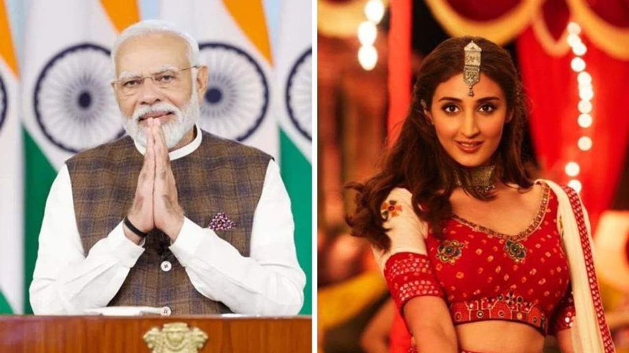 நவராத்திரியை முன்னிட்டு பிரதமர் மோடி எழுதிய கர்பா! வைரலாகும் குஜராத்தி பாடல்!