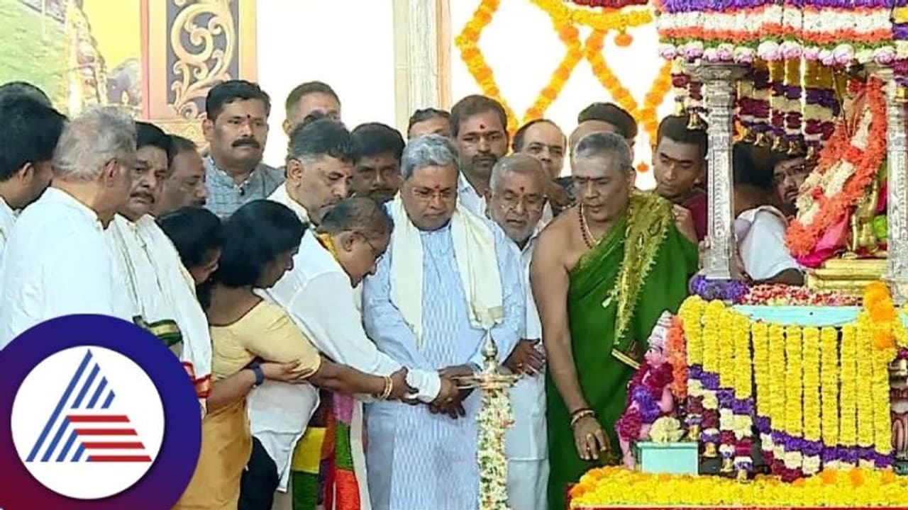 ನಾಡಹಬ್ಬ ದಸರಾ ಜೀವಂತ ಮಹಾಕಾವ್ಯ: ನಾದ ಬ್ರಹ್ಮ ಹಂಸಲೇಖ ಮಾತು ನಾಡಹಬ್ಬ ದಸರಾ ಜೀವಂತ ಮಹಾಕಾವ್ಯ: ನಾದ ಬ್ರಹ್ಮ ಹಂಸಲೇಖ ಮಾತು