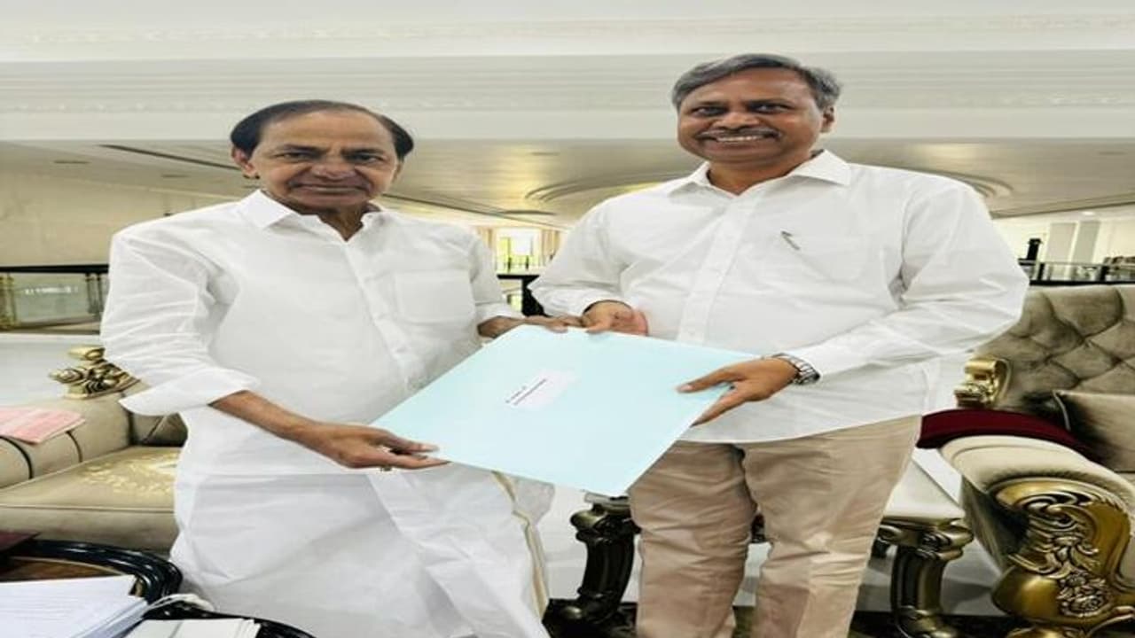 జనగామ అసెంబ్లీ నుండి పల్లాకే బీఆర్ఎస్ టిక్కెట్టు: బీ ఫారం అందించిన కేసీఆర్ జనగామ అసెంబ్లీ నుండి పల్లాకే బీఆర్ఎస్ టిక్కెట్టు: బీ ఫారం అందించిన కేసీఆర్