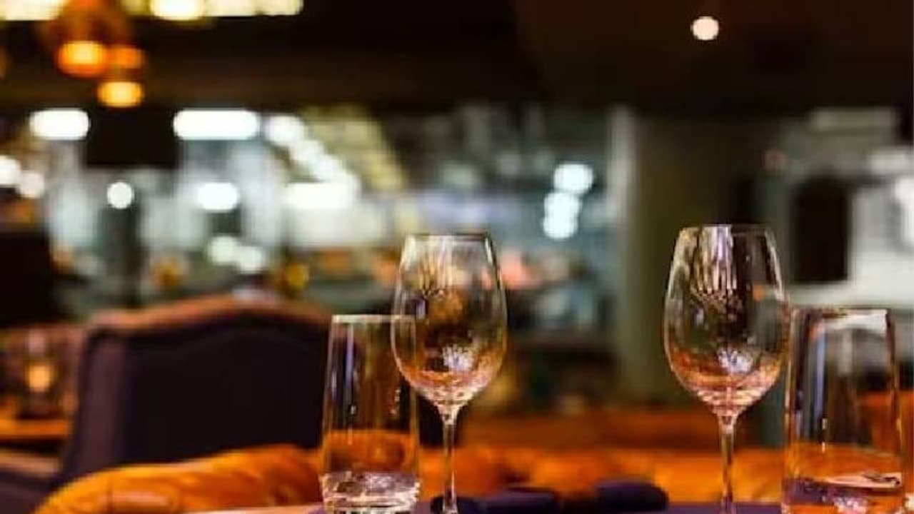 കുടിക്കുന്നതൊക്കെ കൊള്ളാം പക്ഷേ; കുടിയൻമാർക്ക് പണികൊടുത്ത് ബാർ ഉടമ