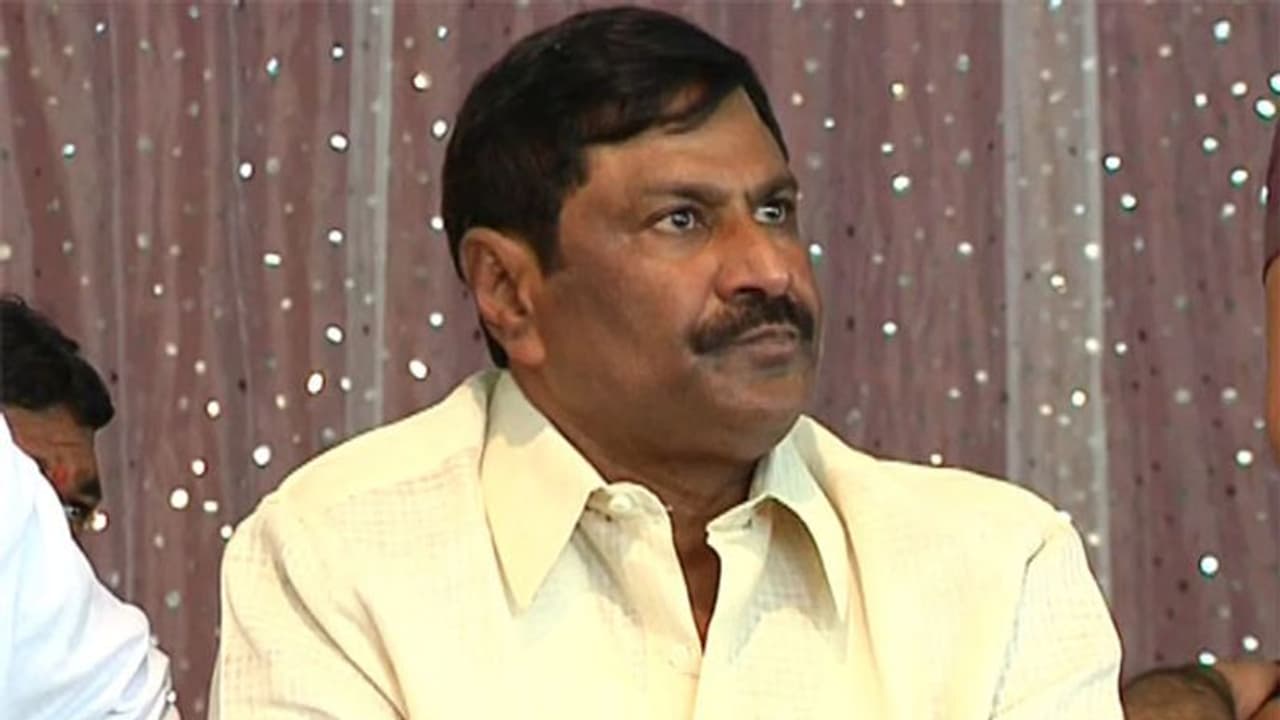 రేవంత్ వ్యూహం .. కాంగ్రెస్లోకి మండవ వెంకటేశ్వరరావు , ఆ టికెట్ ఆయనకేనా..? రేవంత్ వ్యూహం .. కాంగ్రెస్లోకి మండవ వెంకటేశ్వరరావు , ఆ టికెట్ ఆయనకేనా..?