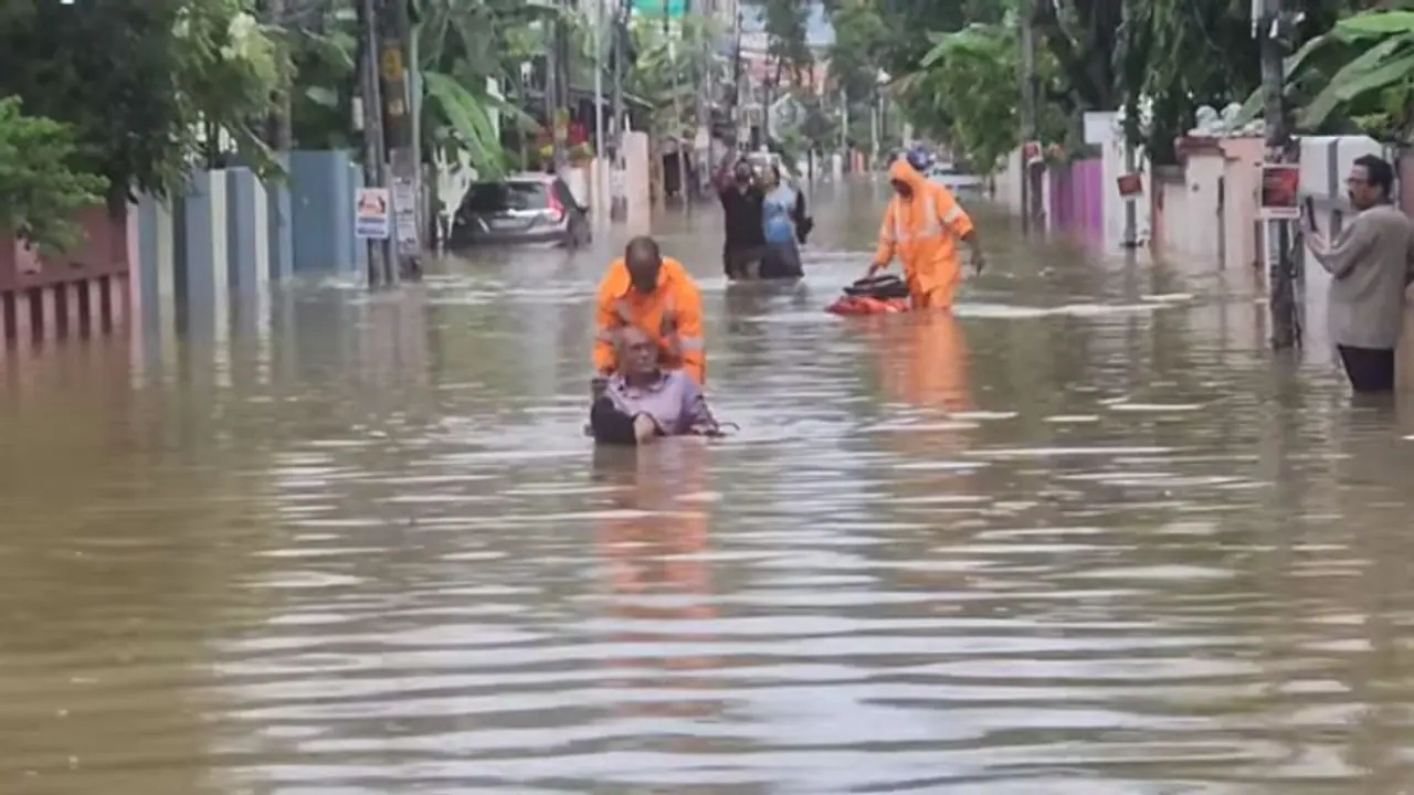 തിരുവനന്തപുരത്ത് ഓറഞ്ച് അലര്‍ട്ട്: ബീച്ചുകളിലേക്ക് പ്രവേശനമില്ല; എലിപ്പനി സാധ്യത, ജാഗ്രതാനിര്‍ദേശങ്ങള്‍