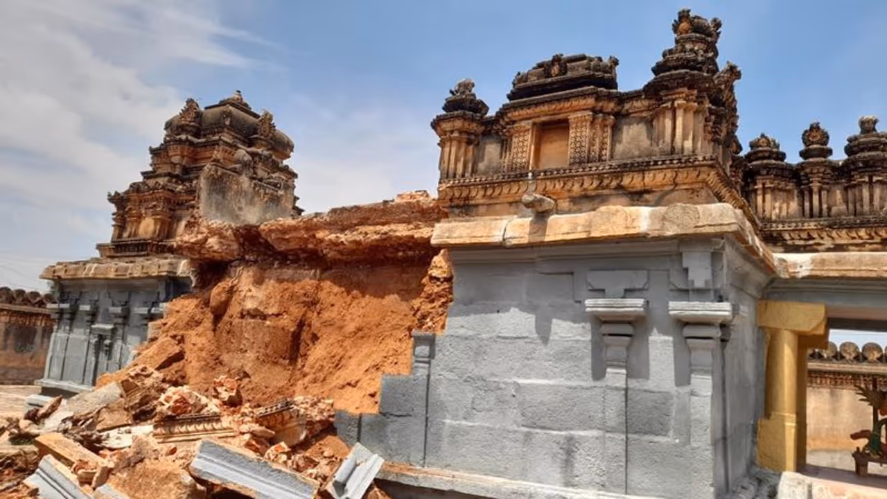  Mysuru : ಕುಸಿದು ಬಿದ್ದ ಶ್ರೀ ಲಕ್ಷ್ಮೀ ನಾರಾಯಣ ಸ್ವಾಮಿ ದೇವಾಲಯದ ಗೋಡೆ