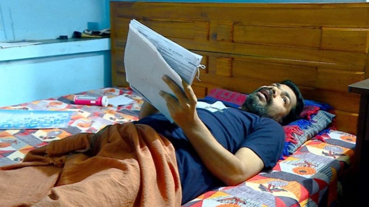 ശസ്ത്രക്രിയക്ക് ശേഷം എഴുന്നേറ്റ് നിൽക്കാൻ പോലുമാവുന്നില്ല, വൃഷണം നീക്കി; ഗുരുതര ചികിത്സ പിഴവെന്ന് ആരോപണം ശസ്ത്രക്രിയക്ക് ശേഷം എഴുന്നേറ്റ് നിൽക്കാൻ പോലുമാവുന്നില്ല, വൃഷണം നീക്കി; ഗുരുതര ചികിത്സ പിഴവെന്ന് ആരോപണം