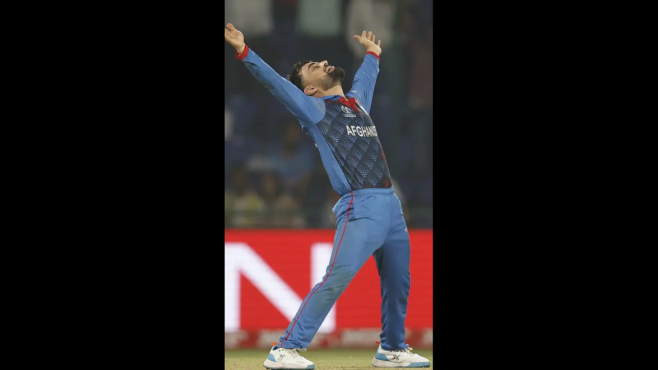 AFG vs ENG:ஆப்கானிஸ்தானில் கிரிக்கெட் மட்டுமே மகிழ்ச்சி: சோகத்திலும் வெற்றியை கொண்டாடிய ஆப்கானிஸ்தான் வீரர்கள் AFG vs ENG:ஆப்கானிஸ்தானில் கிரிக்கெட் மட்டுமே மகிழ்ச்சி: சோகத்திலும் வெற்றியை கொண்டாடிய ஆப்கானிஸ்தான் வீரர்கள்