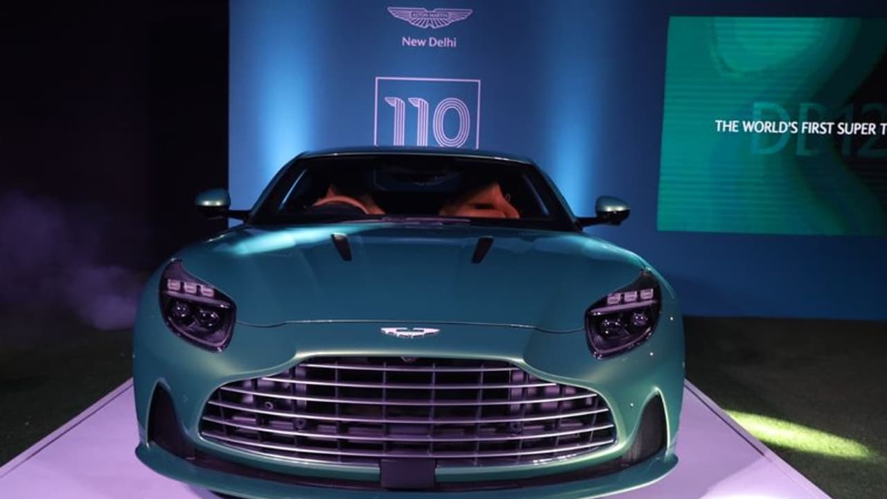 ಭಾರತದ ರಸ್ತೆಗಿಳಿದ ವಿಶ್ವದ ಮೊದಲ ಸೂಪರ್ ಟೂರರ್‌ , ಬೆಂಗಳೂರಿನಲ್ಲಿ ಆಸ್ಟನ್ ಮಾರ್ಟಿನ್ ಡಿಬಿ12 ಲಾಂಚ್!