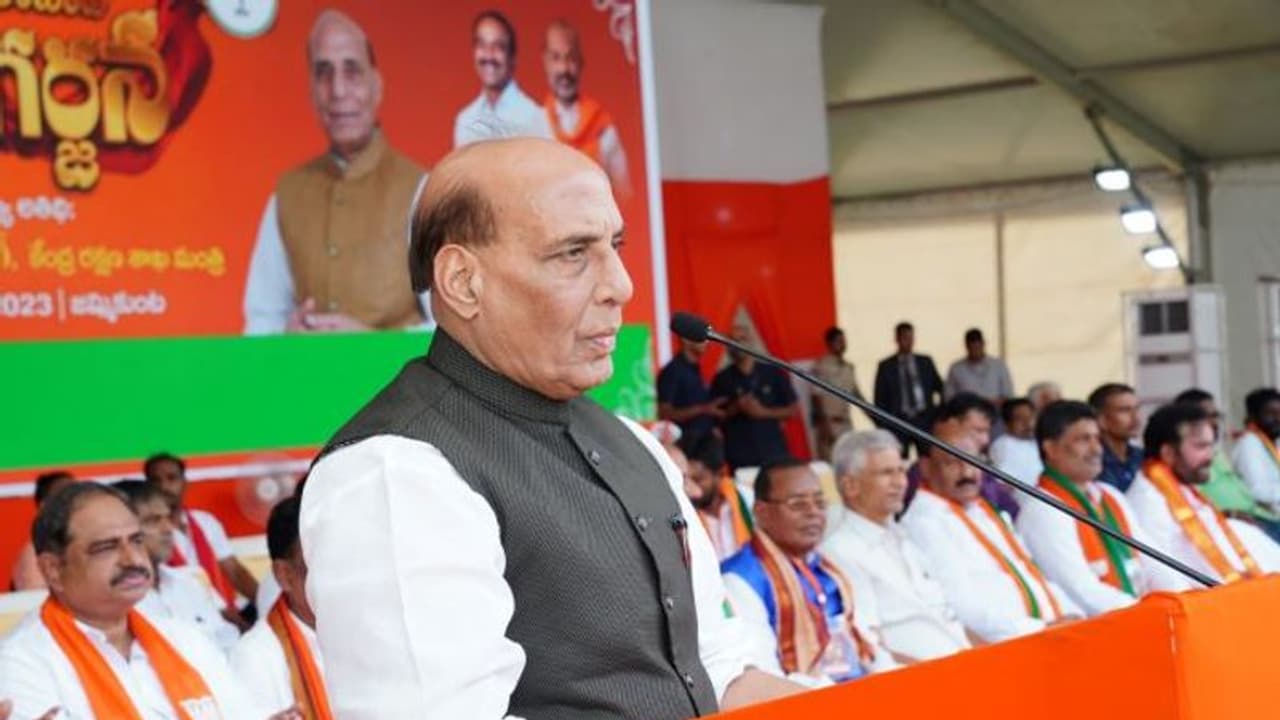 అధికారం లేకుండా కేసీఆర్ ఉండలేరు: జమ్మికుంట సభలో కేంద్ర మంత్రి రాజ్నాథ్ సింగ్ అధికారం లేకుండా కేసీఆర్ ఉండలేరు: జమ్మికుంట సభలో కేంద్ర మంత్రి రాజ్నాథ్ సింగ్