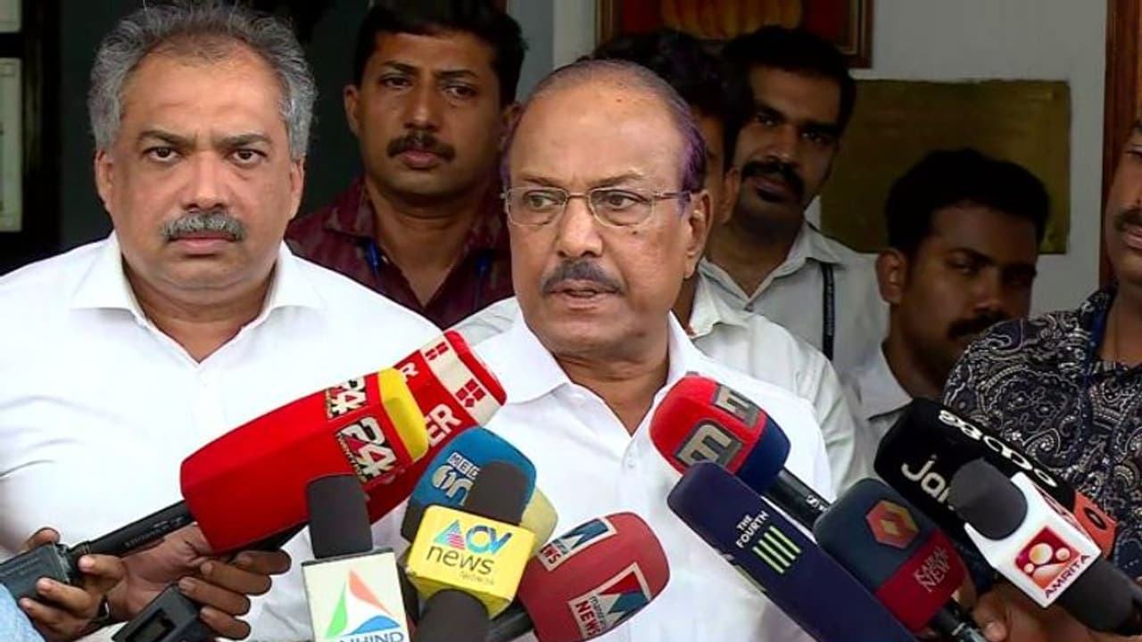 സലാമിന്റെ പ്രസ്താവന അറിവില്ലായ്മ കൊണ്ടെന്ന് കുഞ്ഞാലിക്കുട്ടി; സമസ്തയുമായി തർക്കം തീർക്കാൻ ലീഗ് ശ്രമം