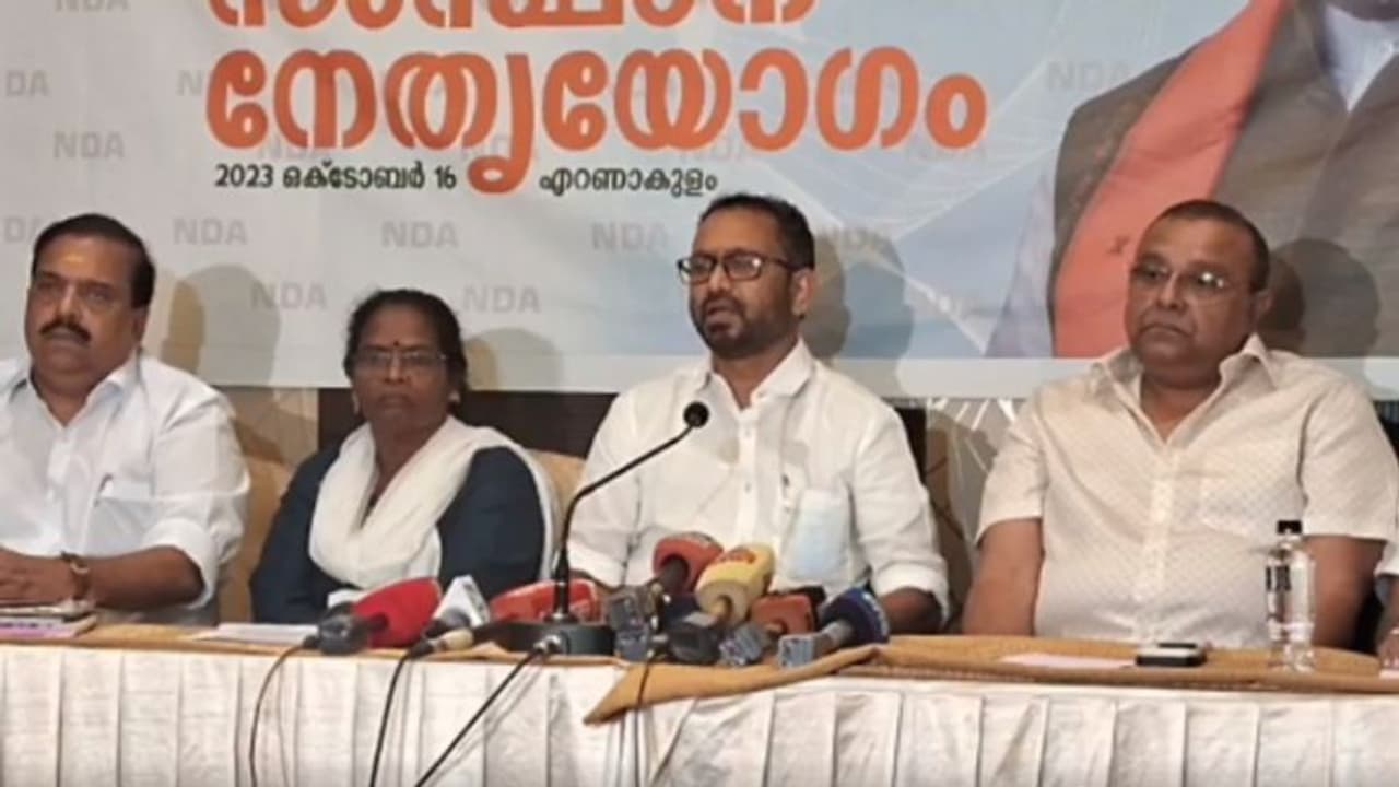 'സംസ്ഥാനം അഴിമതിയുടെ കേന്ദ്രം, എല്ലാറ്റിനും പിന്നിലുള്ള മുഖ്യമന്ത്രി രാജിവെക്കണം'; പ്രക്ഷോഭത്തിന് എന്ഡിഎ 'സംസ്ഥാനം അഴിമതിയുടെ കേന്ദ്രം, എല്ലാറ്റിനും പിന്നിലുള്ള മുഖ്യമന്ത്രി രാജിവെക്കണം'; പ്രക്ഷോഭത്തിന് എന്ഡിഎ