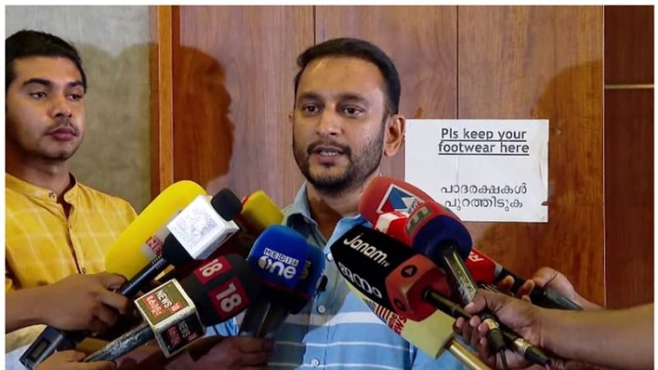 കത്വ ഫണ്ട് പിരിവ് തട്ടിപ്പ് കേസ്; പരാതി കള്ളമെന്ന് റിപ്പോർട്ട് നൽകിയ പൊലീസ് ഉദ്യോഗസ്ഥന് സസ്പെൻഷൻ കത്വ ഫണ്ട് പിരിവ് തട്ടിപ്പ് കേസ്; പരാതി കള്ളമെന്ന് റിപ്പോർട്ട് നൽകിയ പൊലീസ് ഉദ്യോഗസ്ഥന് സസ്പെൻഷൻ