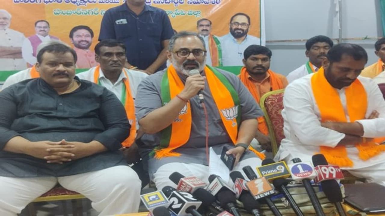 கே.சி.ஆர் மதுபான கமிஷனில் மும்மரமாக உள்ளார்: அமைச்சர் ராஜீவ் சந்திரசேகர் பரபரப்பு குற்றச்சாட்டு!