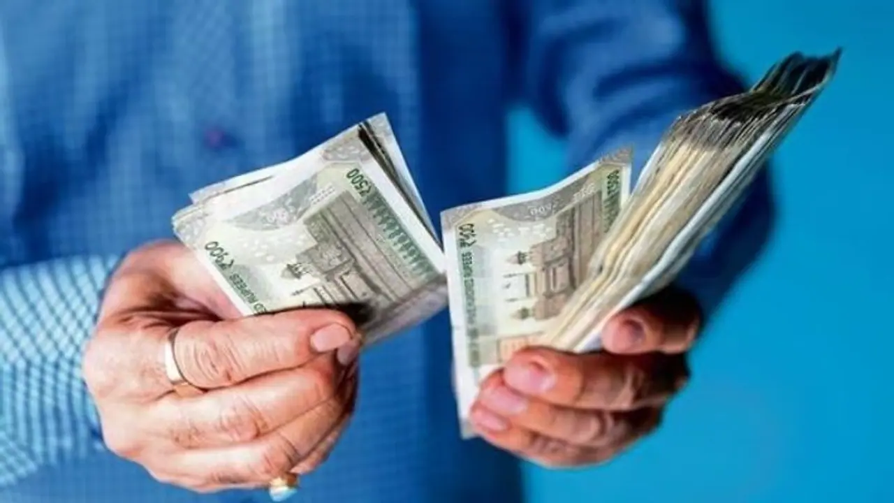 ನವರಾತ್ರಿ ಹಬ್ಬಕ್ಕೆ ಗುಡ್ ನ್ಯೂಸ್, ಸರ್ಕಾರಿ ನೌಕರರಿಗೆ ಶೇ.4 ರಷ್ಟು DA ಹೆಚ್ಚಳಕ್ಕೆ ಅನುಮೋದನೆ! ನವರಾತ್ರಿ ಹಬ್ಬಕ್ಕೆ ಗುಡ್ ನ್ಯೂಸ್, ಸರ್ಕಾರಿ ನೌಕರರಿಗೆ ಶೇ.4 ರಷ್ಟು DA ಹೆಚ್ಚಳಕ್ಕೆ ಅನುಮೋದನೆ!