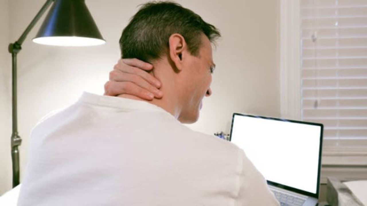 കഴുത്തിന് പിന്നില് ഇങ്ങനെ മുഴയുണ്ടോ? അറിയാം ഇതെക്കുറിച്ച് കൂടുതലായി... കഴുത്തിന് പിന്നില് ഇങ്ങനെ മുഴയുണ്ടോ? അറിയാം ഇതെക്കുറിച്ച് കൂടുതലായി...