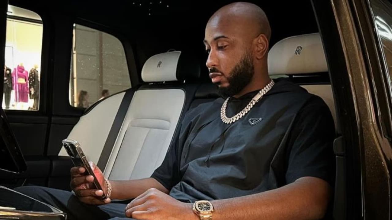 நான் ஒரு பிரபல கோடீஸ்வரன்.. ஆனால் இனரீதியாக ஒதுக்கப்பட்டேன் லண்டனில் நடந்த சம்பவம் மனம் நொந்த பிரபலம்! நான் ஒரு பிரபல கோடீஸ்வரன்.. ஆனால் இனரீதியாக ஒதுக்கப்பட்டேன் லண்டனில் நடந்த சம்பவம் மனம் நொந்த பிரபலம்!