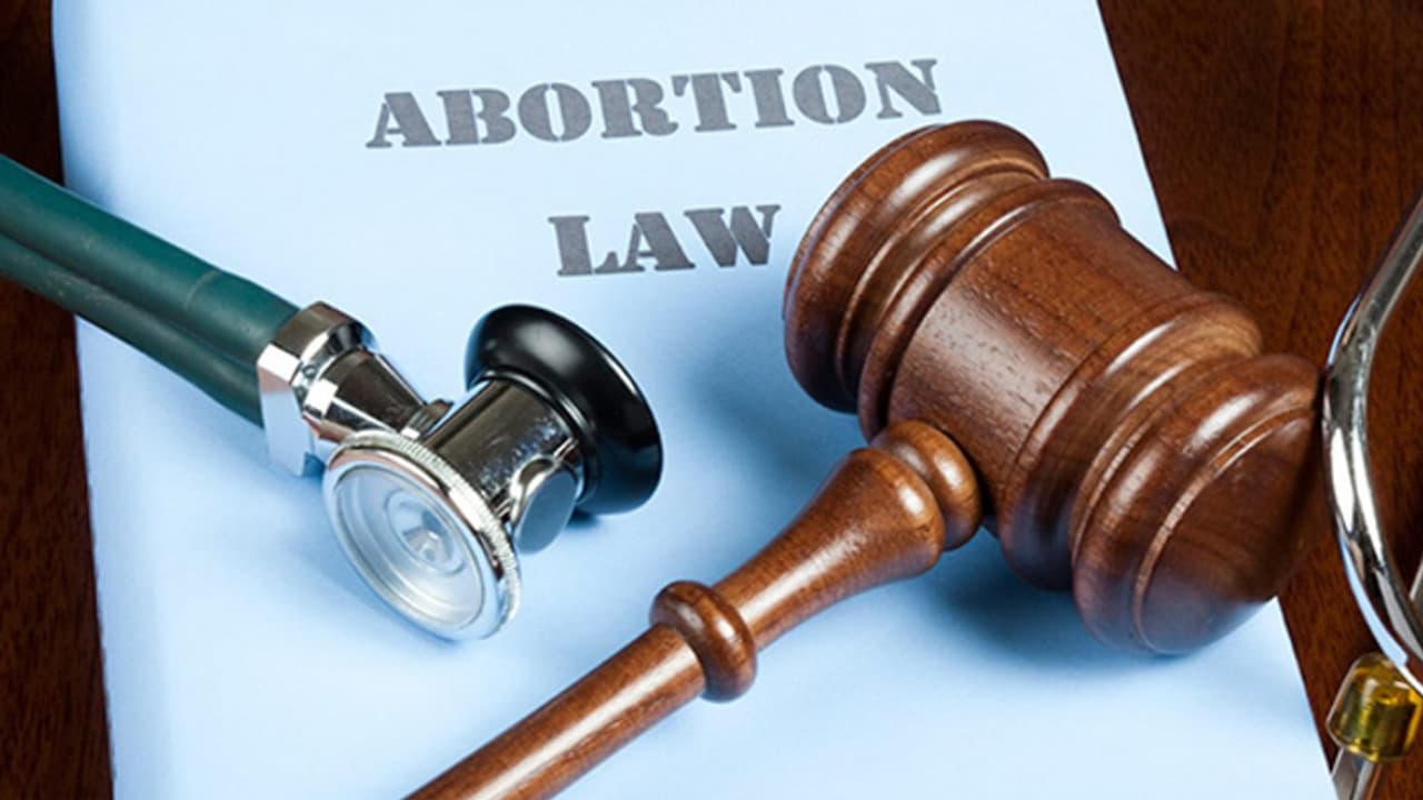 கருக்கலைப்பை அரசியலமைப்பு உரிமையாக்கிய உலகின் முதல் நாடு பிரான்ஸ்.. முழு விவரம் இதோ.. கருக்கலைப்பை அரசியலமைப்பு உரிமையாக்கிய உலகின் முதல் நாடு பிரான்ஸ்.. முழு விவரம் இதோ..