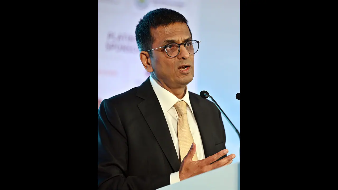 మహిళల స్థితిగతులను బట్టే.. దేశ విలువ ఆధారపడి ఉంటుంది సీజేఐ చంద్రచూడ్ మహిళల స్థితిగతులను బట్టే.. దేశ విలువ ఆధారపడి ఉంటుంది సీజేఐ చంద్రచూడ్