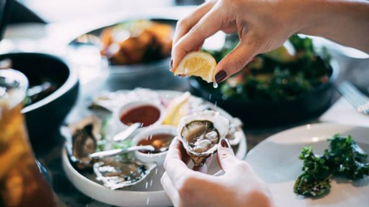 ഡേറ്റിന് പോയ യുവതി കഴിച്ചത് 15000 രൂപയുടെ ഭക്ഷണം, ബില്ല് കണ്ട യുവാവ് ബാത്ത്റൂമിൽ പോകാനെന്നും പറഞ്ഞ് മുങ്ങി ഡേറ്റിന് പോയ യുവതി കഴിച്ചത് 15000 രൂപയുടെ ഭക്ഷണം, ബില്ല് കണ്ട യുവാവ് ബാത്ത്റൂമിൽ പോകാനെന്നും പറഞ്ഞ് മുങ്ങി