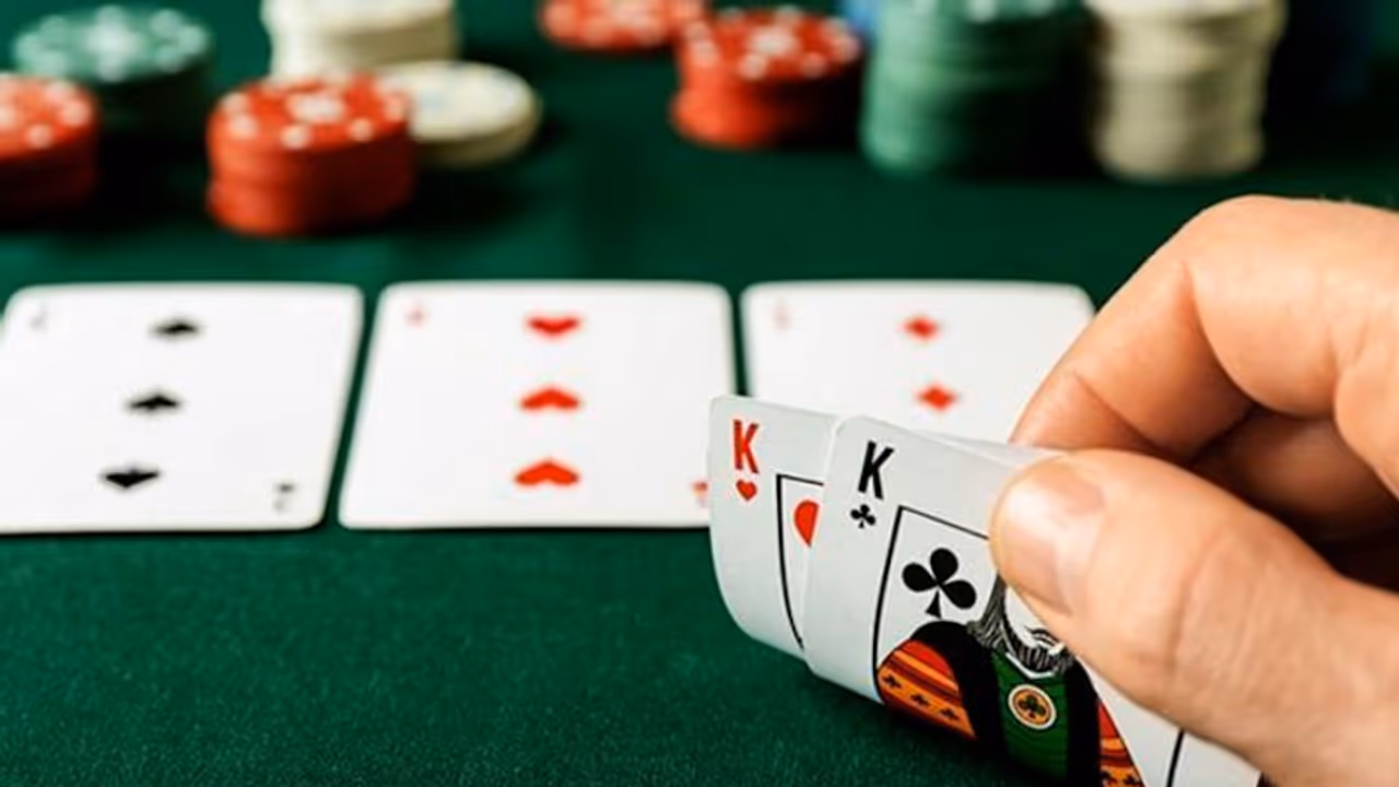 How to trick your opponent in poker How to trick your opponent in poker