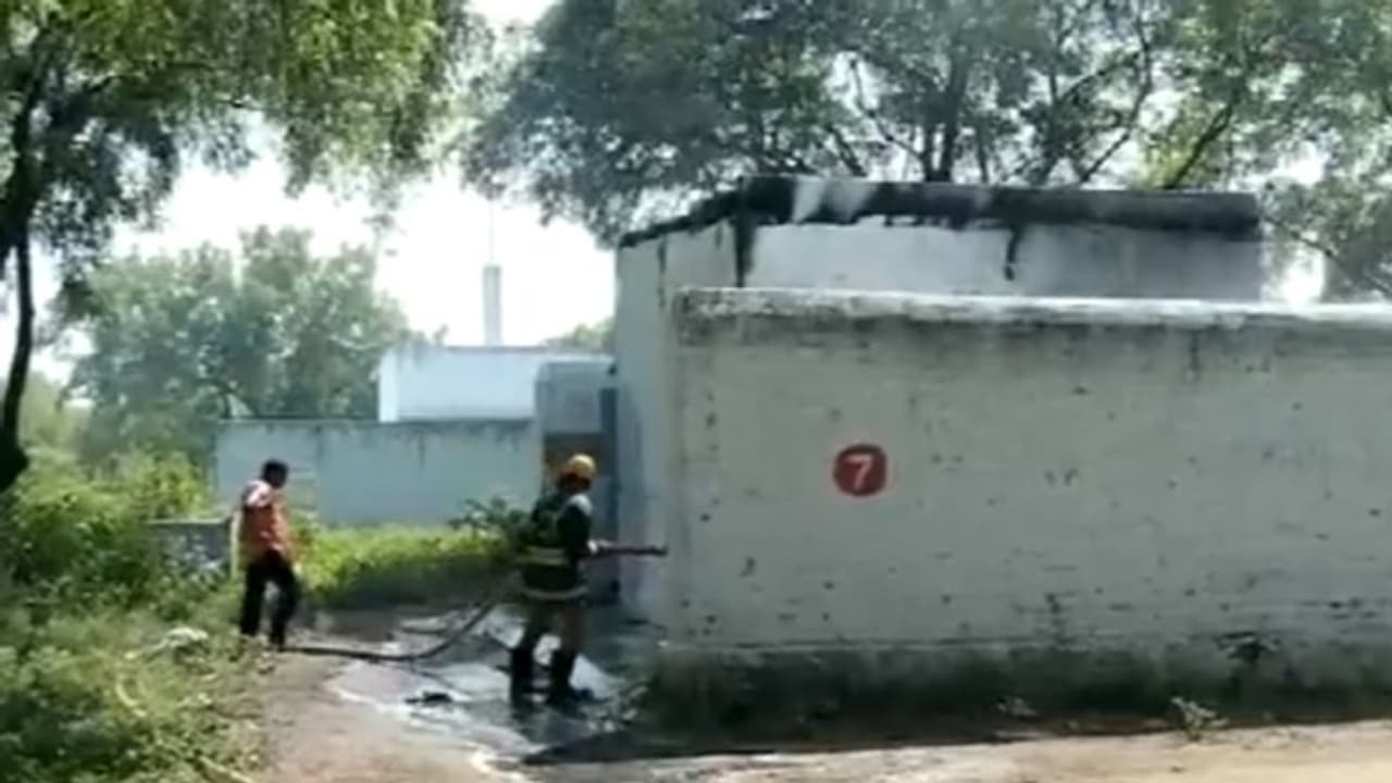 ശിവകാശിയില് പടക്ക നിര്മാണ ശാലകളില് സ്ഫോടനം; പത്തു പേര് മരിച്ചു ശിവകാശിയില് പടക്ക നിര്മാണ ശാലകളില് സ്ഫോടനം; പത്തു പേര് മരിച്ചു