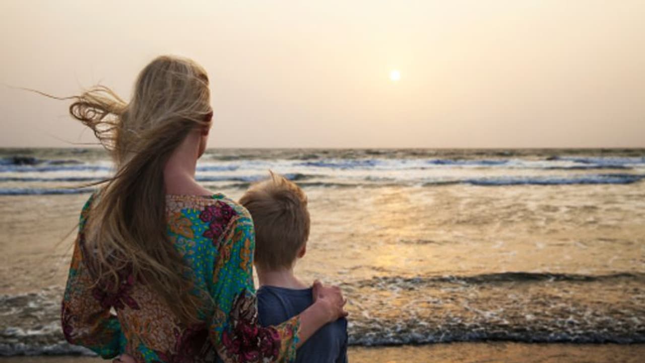 സിംഗിള് മദര്, വരുമാനം 20,000 ൽ താഴെ; കുടുംബം നോക്കാൻ യുവതിക്ക് സാമൂഹിക മാധ്യമ ഉപയോക്താക്കളുടെ സഹായം ! സിംഗിള് മദര്, വരുമാനം 20,000 ൽ താഴെ; കുടുംബം നോക്കാൻ യുവതിക്ക് സാമൂഹിക മാധ്യമ ഉപയോക്താക്കളുടെ സഹായം !