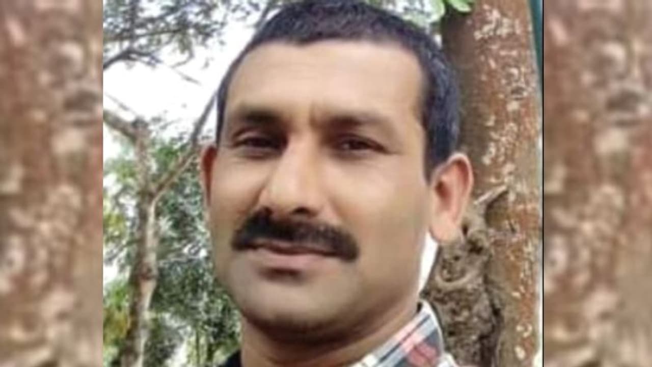 ചുമടെടുക്കുന്നതിനിടെ യുവാവ് കുഴഞ്ഞുവീണ് മരിച്ചു ചുമടെടുക്കുന്നതിനിടെ യുവാവ് കുഴഞ്ഞുവീണ് മരിച്ചു