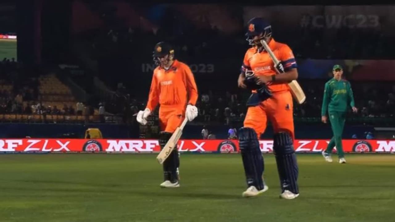 SA vs NED: தென் ஆப்பிரிக்காவையே மிரள வைத்த ஆர்யன் தத், ஸ்காட் எட்வர்ட்ஸ் – நெதர்லாந்து 245 ரன்கள் குவிப்பு! SA vs NED: தென் ஆப்பிரிக்காவையே மிரள வைத்த ஆர்யன் தத், ஸ்காட் எட்வர்ட்ஸ் – நெதர்லாந்து 245 ரன்கள் குவிப்பு!