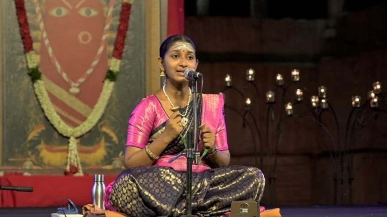 ஈஷாவில் உமா நந்தினியின் தேவாரப் பண்ணிசை நிகழ்ச்சி.. நாடாளுமன்ற கட்டிட திறப்பு விழாவில் பாடியவர் !!