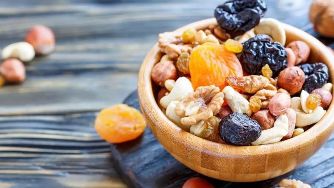 വിറ്റാമിന് സിയുടെ കുറവുണ്ടോ? ഡയറ്റില് ഉള്പ്പെടുത്താം ഈ നാല് ഡ്രൈ ഫ്രൂട്ട്സുകള്... വിറ്റാമിന് സിയുടെ കുറവുണ്ടോ? ഡയറ്റില് ഉള്പ്പെടുത്താം ഈ നാല് ഡ്രൈ ഫ്രൂട്ട്സുകള്...