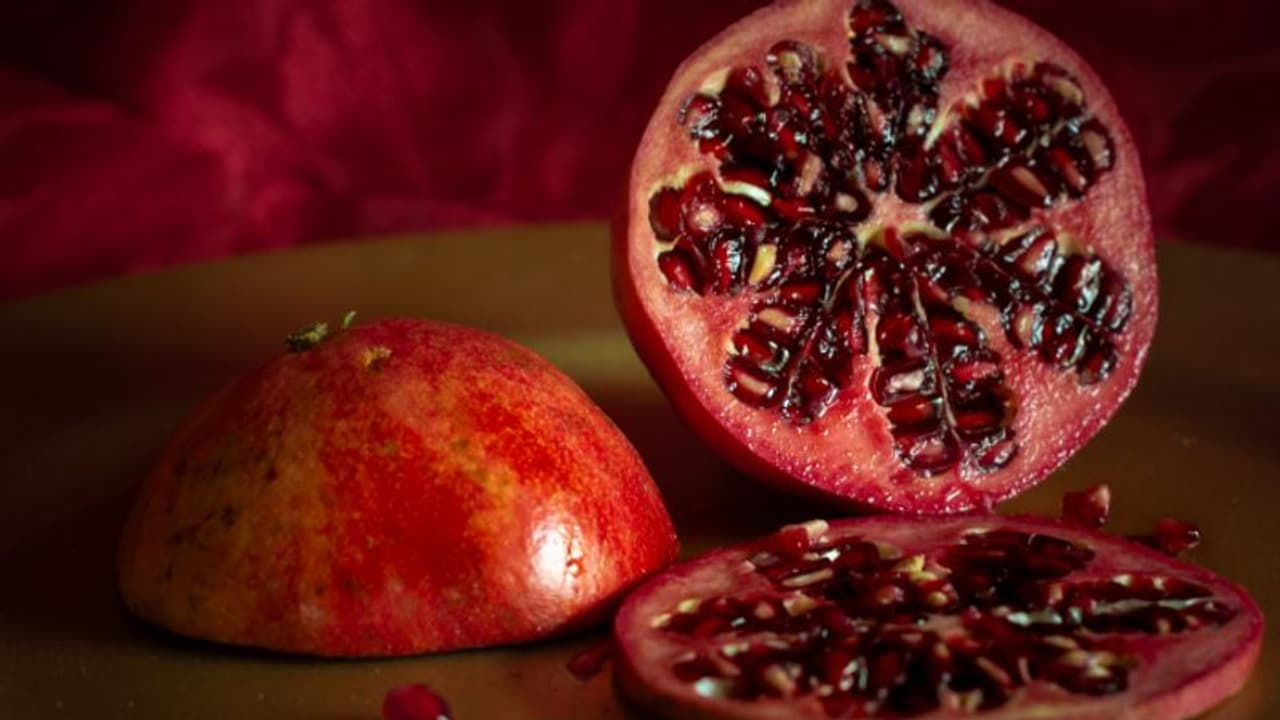 മാതളനാരങ്ങ കഴിച്ചാൽ ഈ രോ​ഗങ്ങളെ തടയാം 