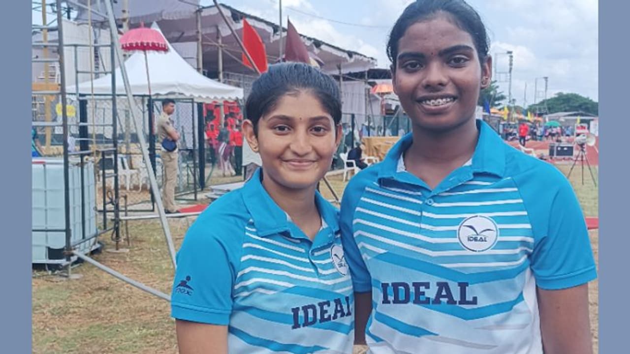 പഠനം ഒരേ ബെഞ്ചിൽ, ആദ്യമായി ട്രാക്ക് ഷൂ അണിഞ്ഞതും ഒരുമിച്ച്, ഒടുവിൽ സ്വർണവും വെള്ളിയും ചാടിയെടുത്തതും ഒരുമിച്ച് പഠനം ഒരേ ബെഞ്ചിൽ, ആദ്യമായി ട്രാക്ക് ഷൂ അണിഞ്ഞതും ഒരുമിച്ച്, ഒടുവിൽ സ്വർണവും വെള്ളിയും ചാടിയെടുത്തതും ഒരുമിച്ച്