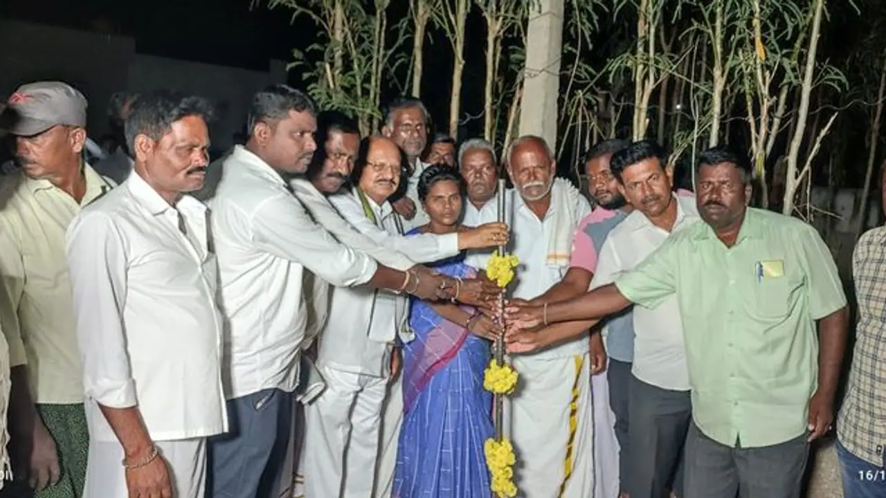 ವಿದ್ಯುತ್ ಸಮಸ್ಯೆ ಶೀಘ್ರ ಬಗೆಹರಿಯಲಿದೆ: ಟಿ.ಬಿ.ಜಯಚಂದ್ರ ವಿದ್ಯುತ್ ಸಮಸ್ಯೆ ಶೀಘ್ರ ಬಗೆಹರಿಯಲಿದೆ: ಟಿ.ಬಿ.ಜಯಚಂದ್ರ