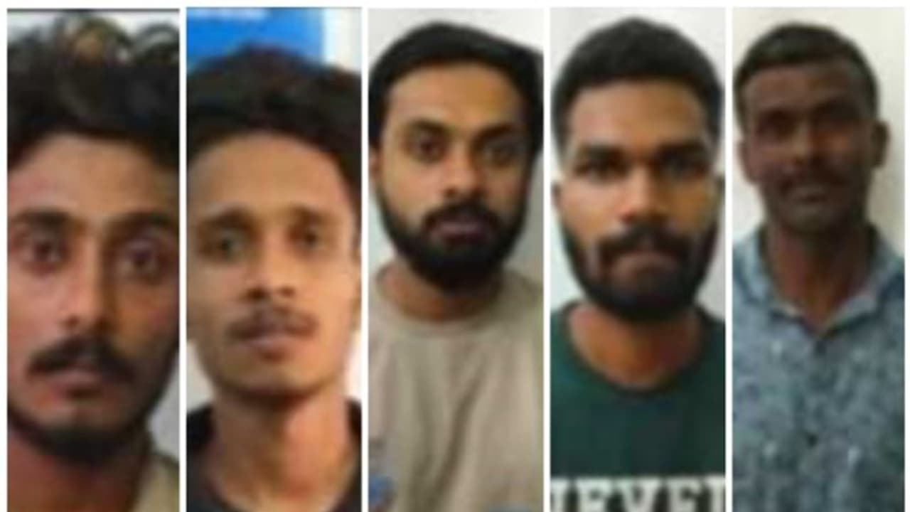 പെൺകുട്ടിയുമായുള്ള അടുപ്പത്തിന്റെ പേരിൽ വിളിച്ചുവരുത്തി മർദിച്ചു; യുവാവിന്റെ ആത്മഹത്യയിൽ 5 പേർ അറസ്റ്റിൽ പെൺകുട്ടിയുമായുള്ള അടുപ്പത്തിന്റെ പേരിൽ വിളിച്ചുവരുത്തി മർദിച്ചു; യുവാവിന്റെ ആത്മഹത്യയിൽ 5 പേർ അറസ്റ്റിൽ