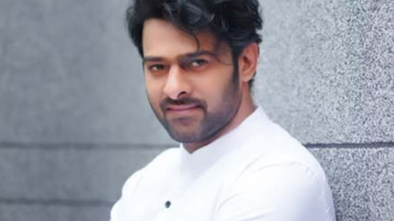 ഒടുവില് നടൻ പ്രഭാസ് വിവാഹിതനാകുന്നോ?, ഇതാ കുടുംബത്തിന്റെ പ്രതികരണം ഒടുവില് നടൻ പ്രഭാസ് വിവാഹിതനാകുന്നോ?, ഇതാ കുടുംബത്തിന്റെ പ്രതികരണം