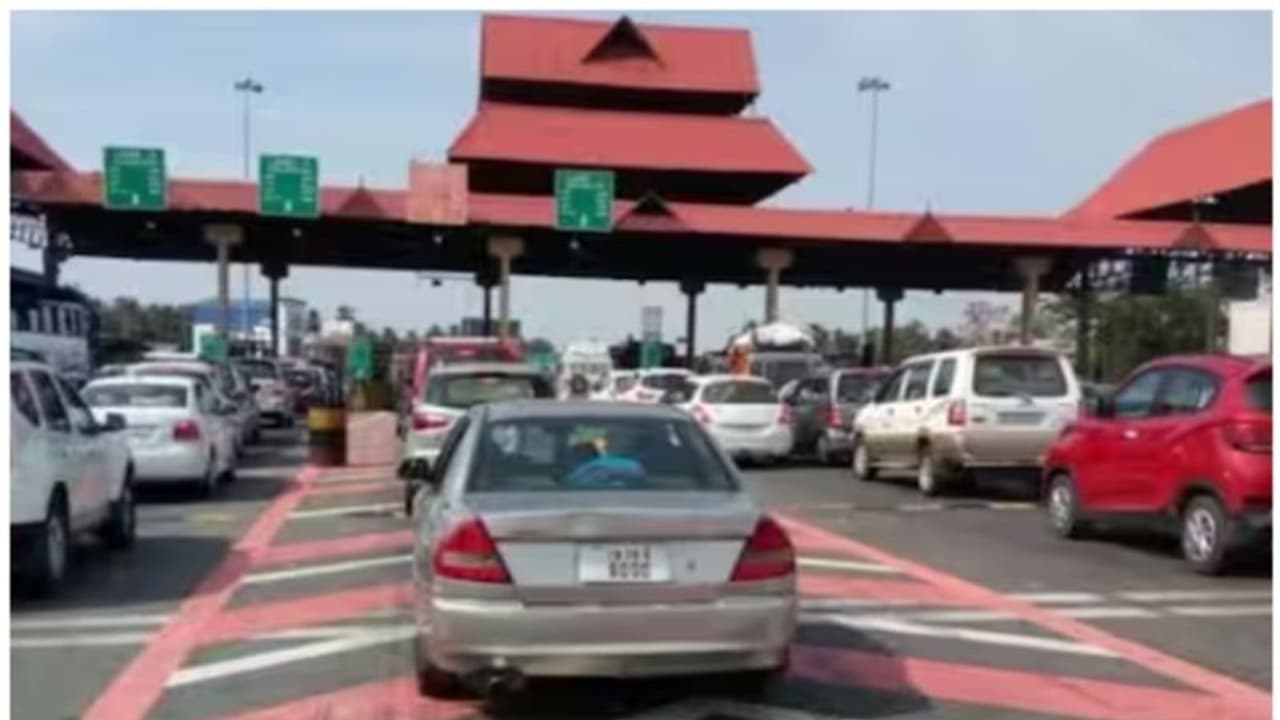 പാലിയേക്കര ടോൾപ്ലാസ റെയ്ഡ്: റോഡ് നിർമ്മാണ കമ്പനി 125.21 കോടി രൂപ അനർഹമായി സമ്പാദിച്ചെന്ന് ഇഡി പാലിയേക്കര ടോൾപ്ലാസ റെയ്ഡ്: റോഡ് നിർമ്മാണ കമ്പനി 125.21 കോടി രൂപ അനർഹമായി സമ്പാദിച്ചെന്ന് ഇഡി