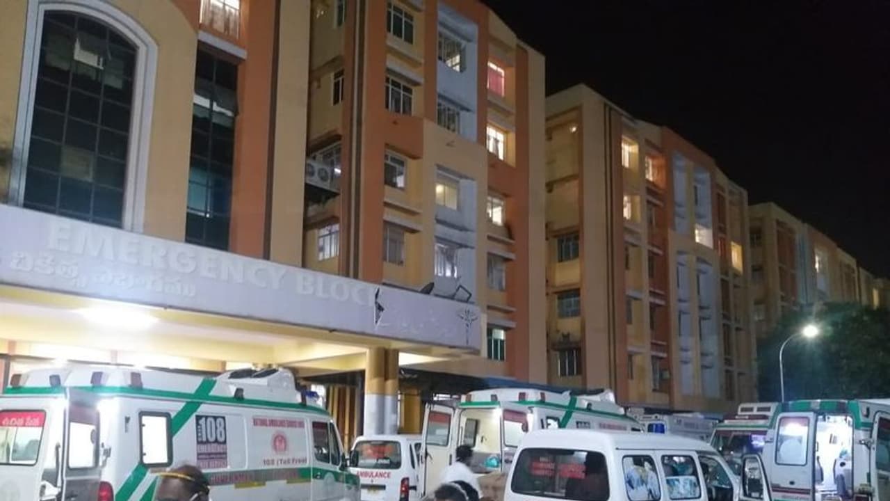 హైదరాబాద్ కు వైరల్ ఫీవర్.. భారీగా పెరుగుతున్న న్యుమోనియా, ఫ్లూ కేసులు హైదరాబాద్ కు వైరల్ ఫీవర్.. భారీగా పెరుగుతున్న న్యుమోనియా, ఫ్లూ కేసులు