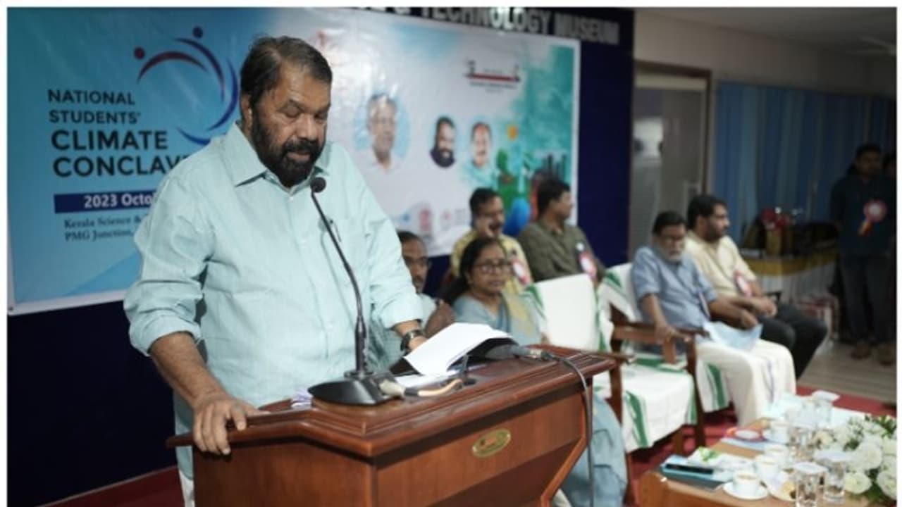 കാലാവസ്ഥ നിരീക്ഷണ പഠനം ഹൈസ്കൂൾ തലം മുതൽ ആരംഭിക്കാൻ പദ്ധതി തയ്യാറാക്കും: മന്ത്രി വി.ശിവൻകുട്ടി കാലാവസ്ഥ നിരീക്ഷണ പഠനം ഹൈസ്കൂൾ തലം മുതൽ ആരംഭിക്കാൻ പദ്ധതി തയ്യാറാക്കും: മന്ത്രി വി.ശിവൻകുട്ടി