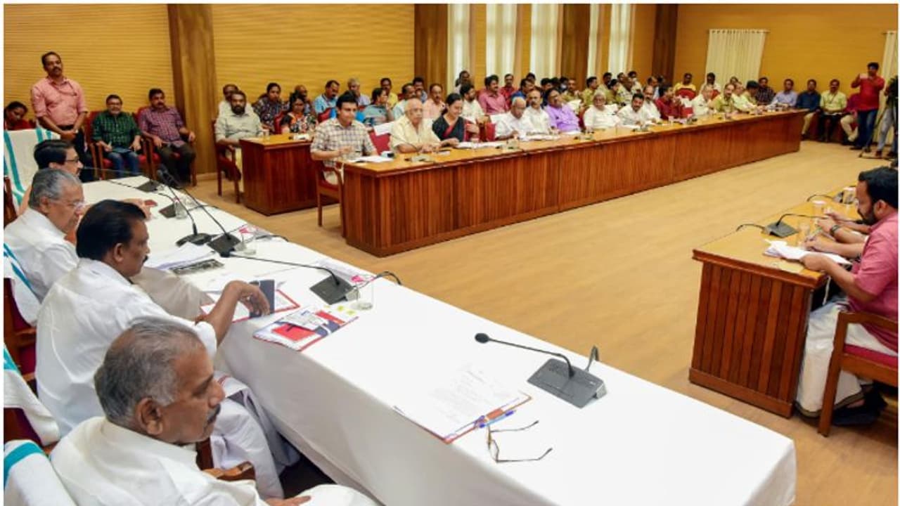 ശബരിമല തീര്‍ത്ഥാടനം: പ്രവൃത്തികള്‍ സമയബന്ധിതമായി പൂര്‍ത്തിയാക്കും, അവലോകന യോഗത്തിലെ തീരുമാനങ്ങള്‍