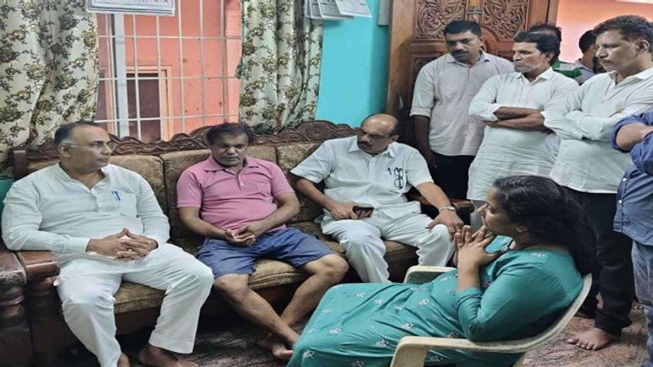 ಮಂಗಳೂರು: ಪುತ್ರ ಶೋಕದಲ್ಲೂ ಮಗನ ಅಂಗಾಂಗ ದಾನ, ದಂಪತಿ ಕಾರ್ಯಕ್ಕೆ ಸಚಿವ ಗುಂಡೂರಾವ್ ಶ್ಲಾಘನೆ ಮಂಗಳೂರು: ಪುತ್ರ ಶೋಕದಲ್ಲೂ ಮಗನ ಅಂಗಾಂಗ ದಾನ, ದಂಪತಿ ಕಾರ್ಯಕ್ಕೆ ಸಚಿವ ಗುಂಡೂರಾವ್ ಶ್ಲಾಘನೆ