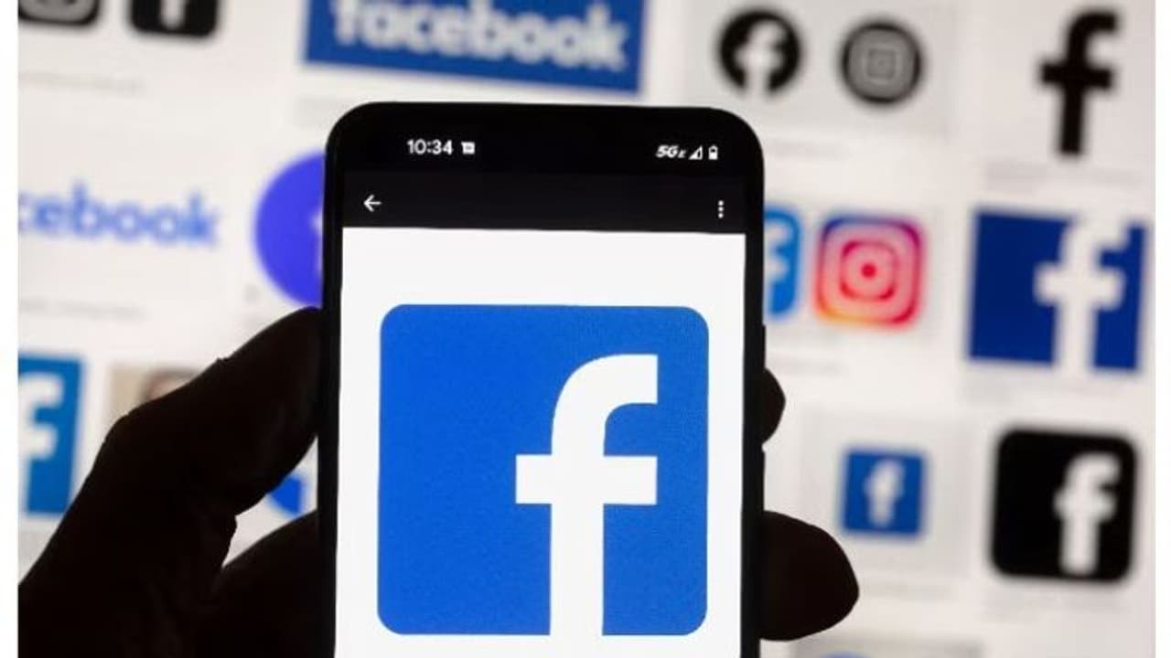 Facebook செயலிழந்ததா.? உலகம் முழுவதும் பயனர்கள் அவதி.. பேஸ்புக்குக்கு என்னதான் ஆச்சு?