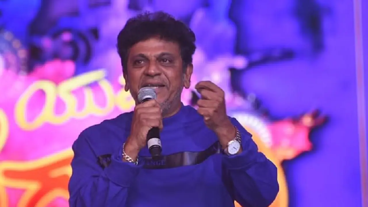 ಯುವ ದಸರಾಗೆ ರಂಗು ತಂದ 'ಘೋಸ್ಟ್': ಹಾಡಿ ಕುಣಿದು ರಂಜಿಸಿದ ಶಿವಣ್ಣ ಯುವ ದಸರಾಗೆ ರಂಗು ತಂದ 'ಘೋಸ್ಟ್': ಹಾಡಿ ಕುಣಿದು ರಂಜಿಸಿದ ಶಿವಣ್ಣ