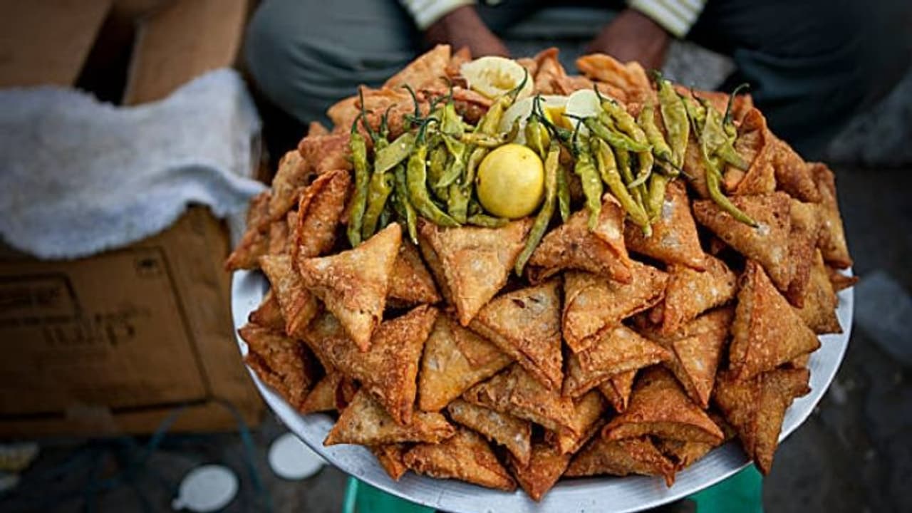 കിടിലൻ സമൂസ മേക്കിംഗ്; കണ്ടിരിക്കാൻ തന്നെ രസമെന്ന് കമന്‍റുകള്‍...