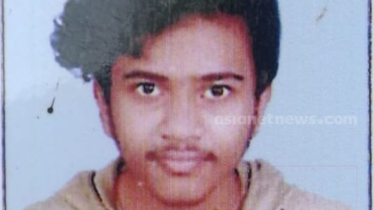 അട്ടപ്പാടി വനത്തിനുള്ളിൽ പതിനേഴുകാരന്റെ മൃതദേഹം കണ്ടെത്തി അട്ടപ്പാടി വനത്തിനുള്ളിൽ പതിനേഴുകാരന്റെ മൃതദേഹം കണ്ടെത്തി