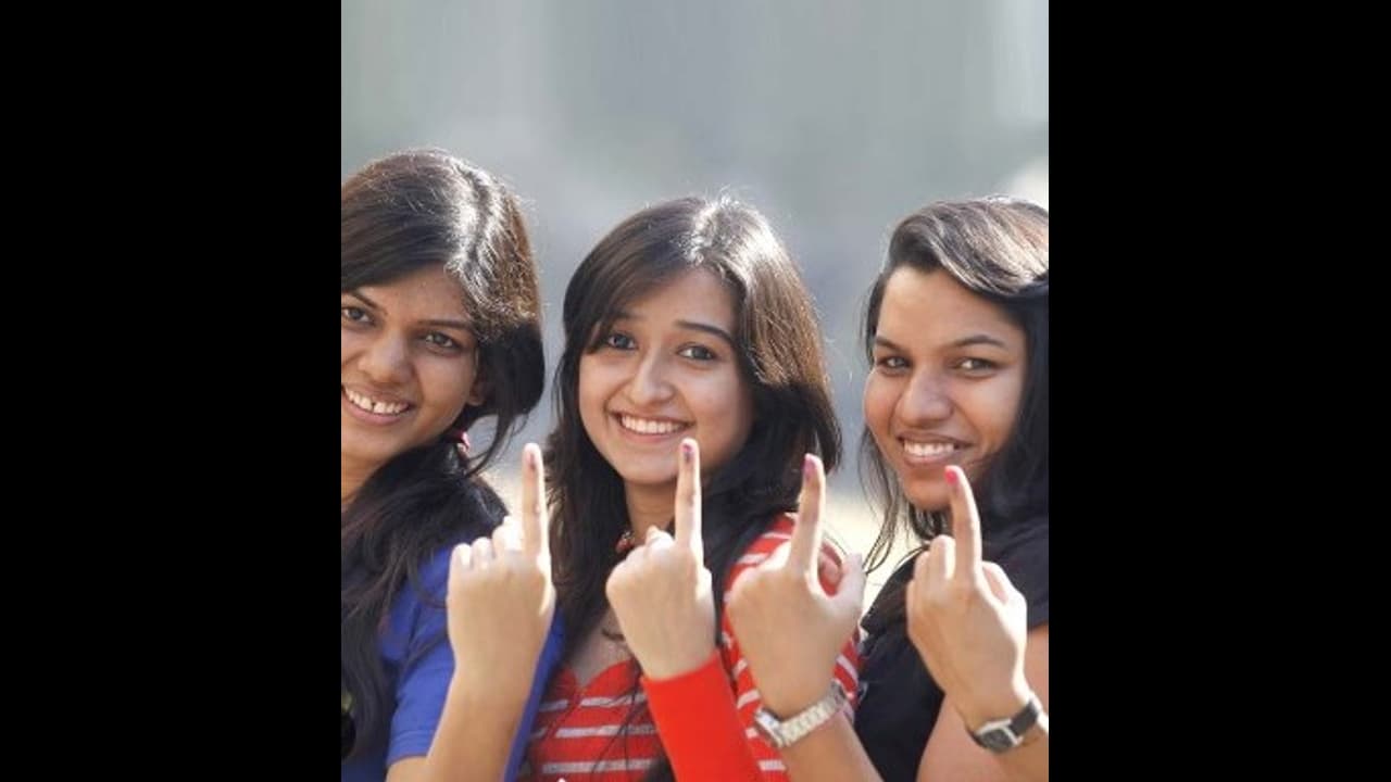 Telangana election : యువతే కీలకం.. వారి చేతులోనే అభ్యర్థుల భవితత్వం.. Telangana election : యువతే కీలకం.. వారి చేతులోనే అభ్యర్థుల భవితత్వం..