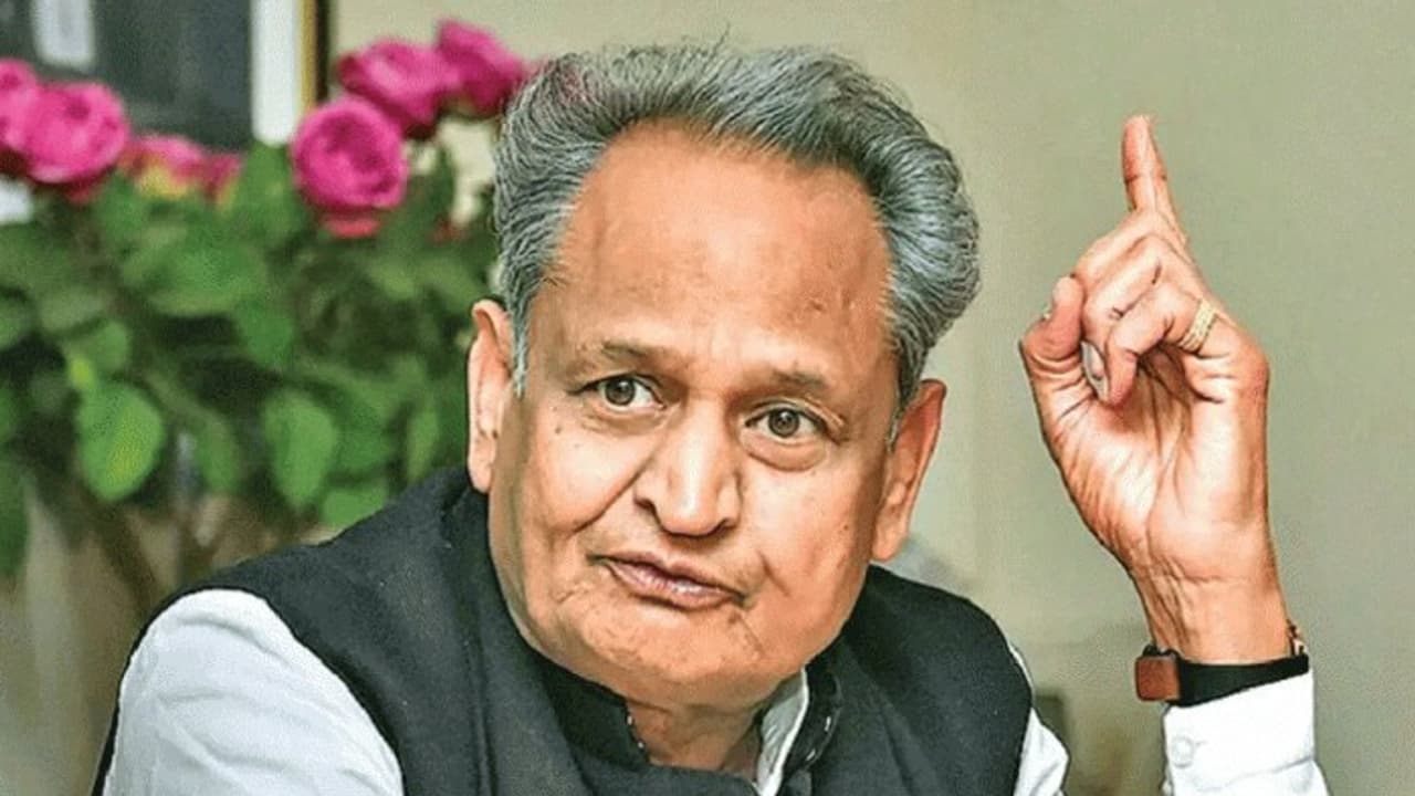 వీధి కుక్కల కంటే ఈడీనే ఎక్కువగా తిరుగుతోంది రాజస్థాన్ సీఎం అశోక్ గెహ్లాట్ ఘాటు వ్యాఖ్యలు