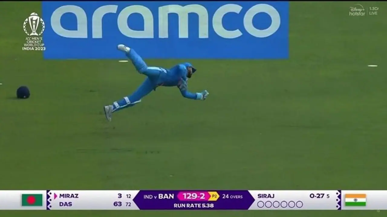 ODI World Cup 2023: KL Rahul takes a stunning catch to oust Mehidy Hasan Miraz ODI World Cup 2023: KL Rahul takes a stunning catch to oust Mehidy Hasan Miraz